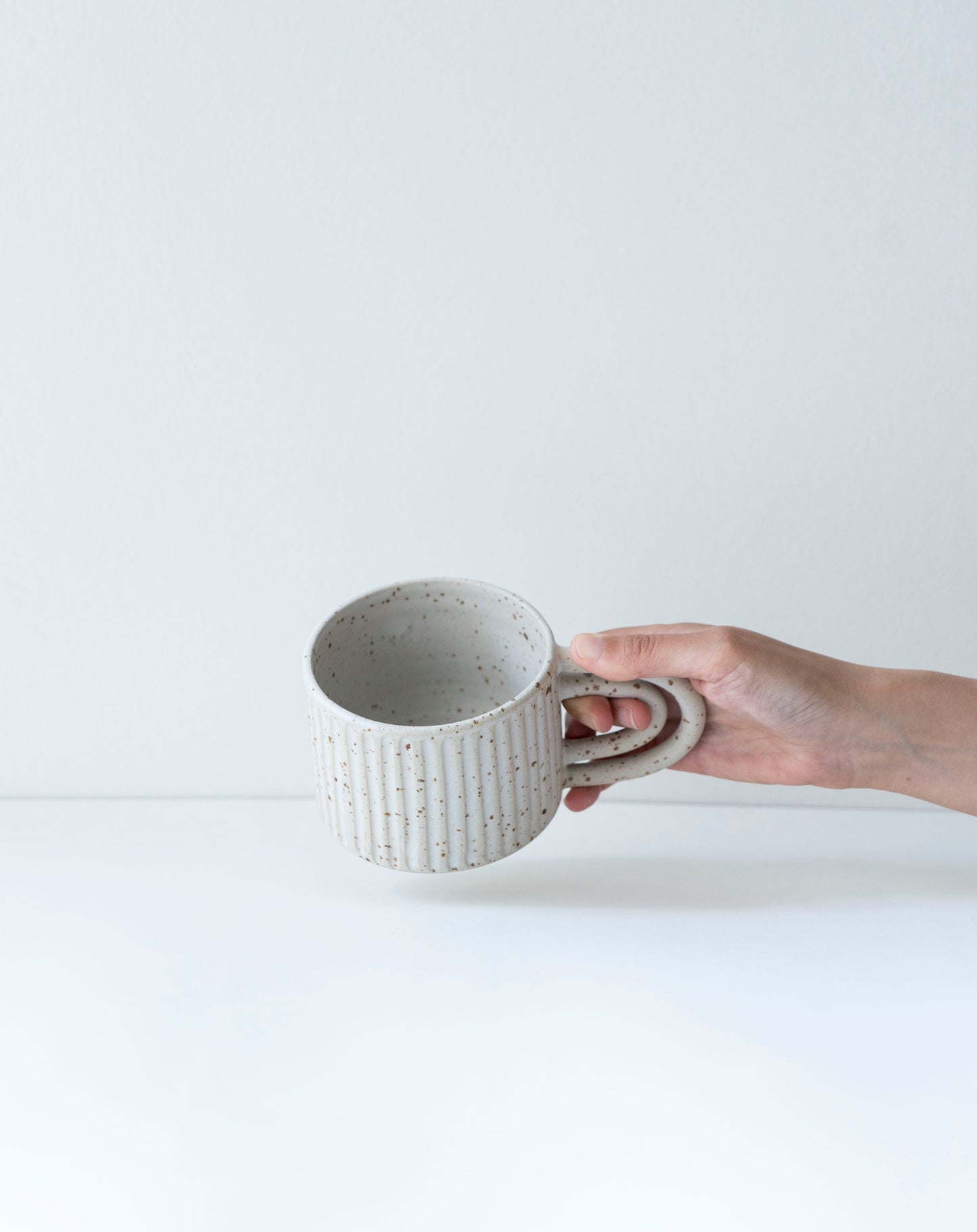 Petite tasse texture anse n|2