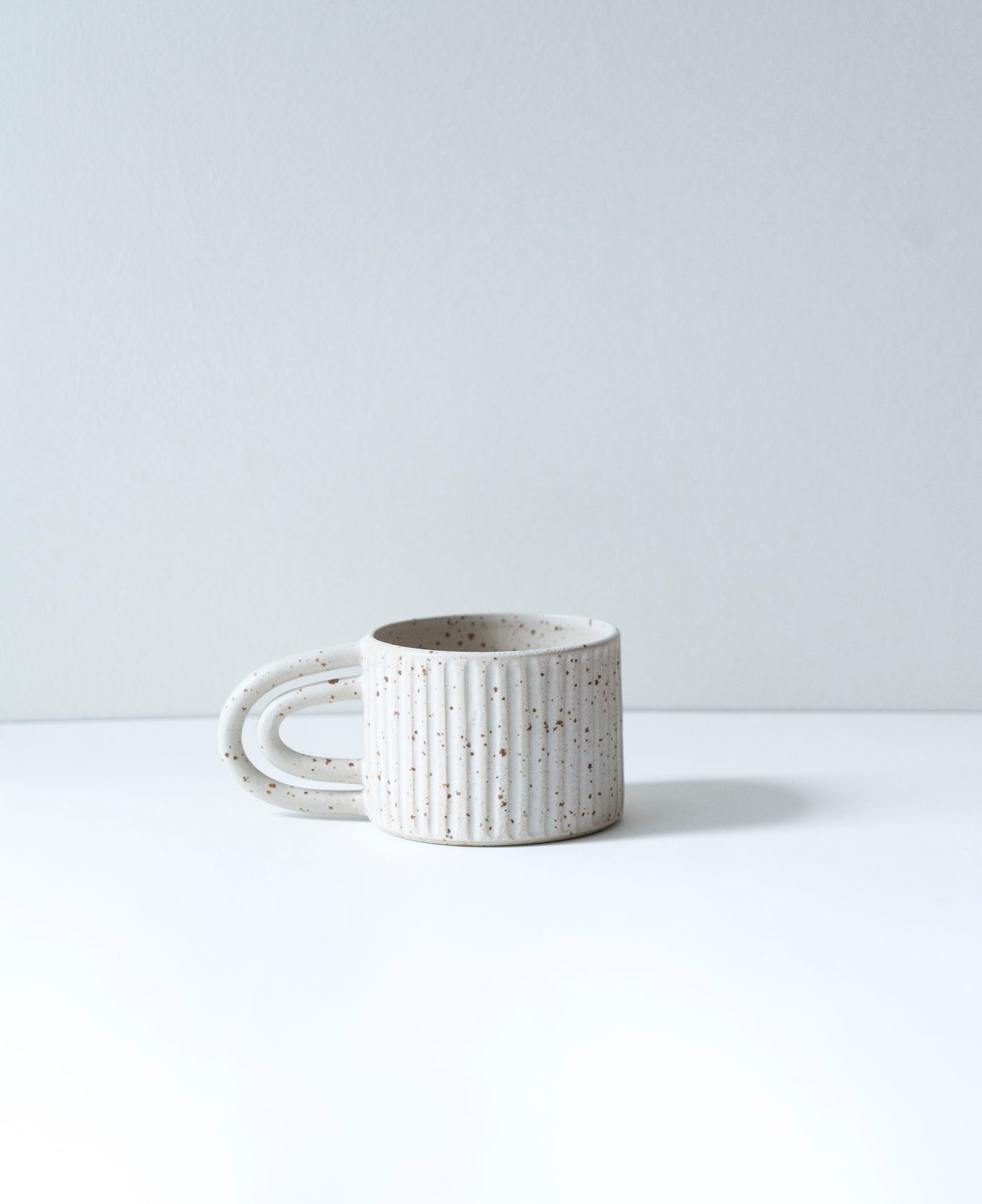 Petite tasse texture anse n|2